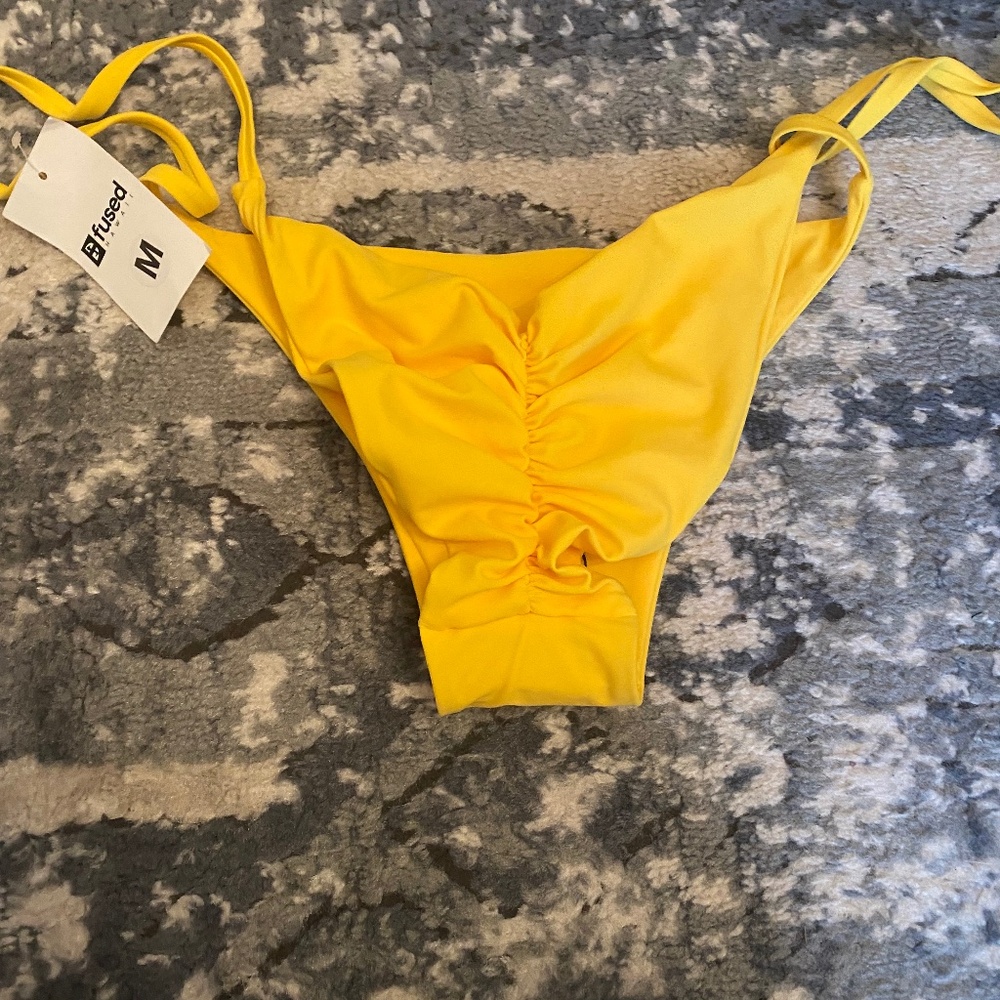 Fused Hawaii Aloha Medium Bottom “Lemonade “ tie sides, scrunched back